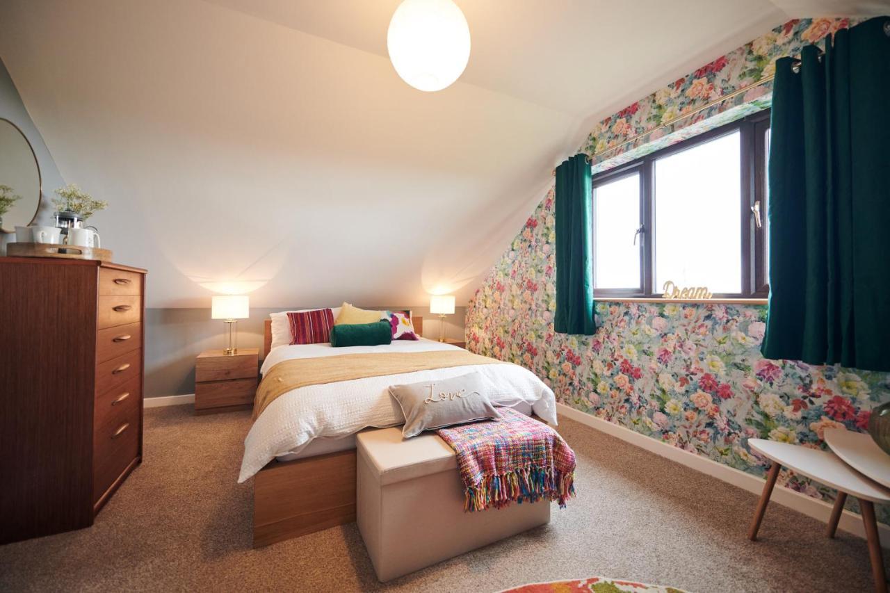 Maes Y Mel- A Couples, Pet Friendly, Rural Romantic Getaway With Countryside Views Gellywen Kültér fotó