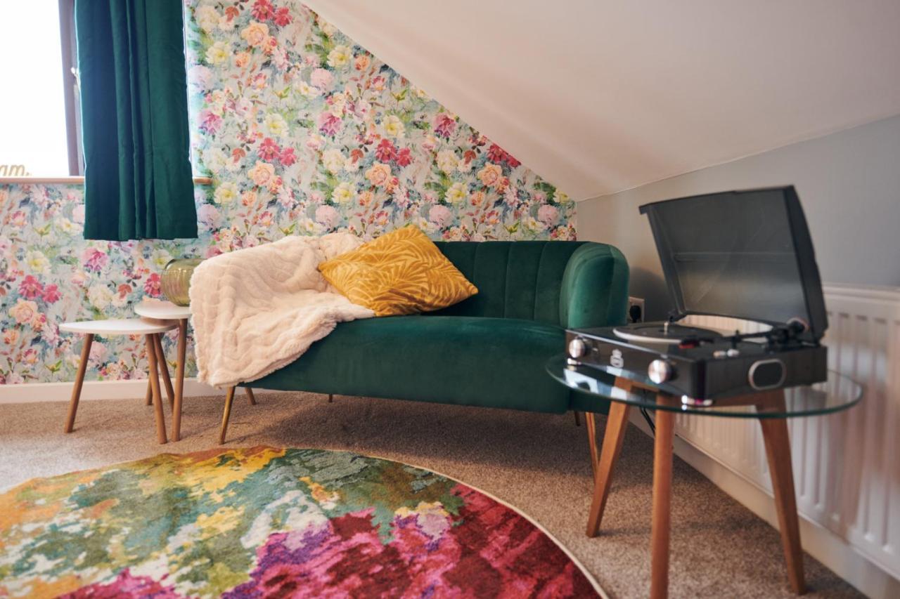 Maes Y Mel- A Couples, Pet Friendly, Rural Romantic Getaway With Countryside Views Gellywen Kültér fotó